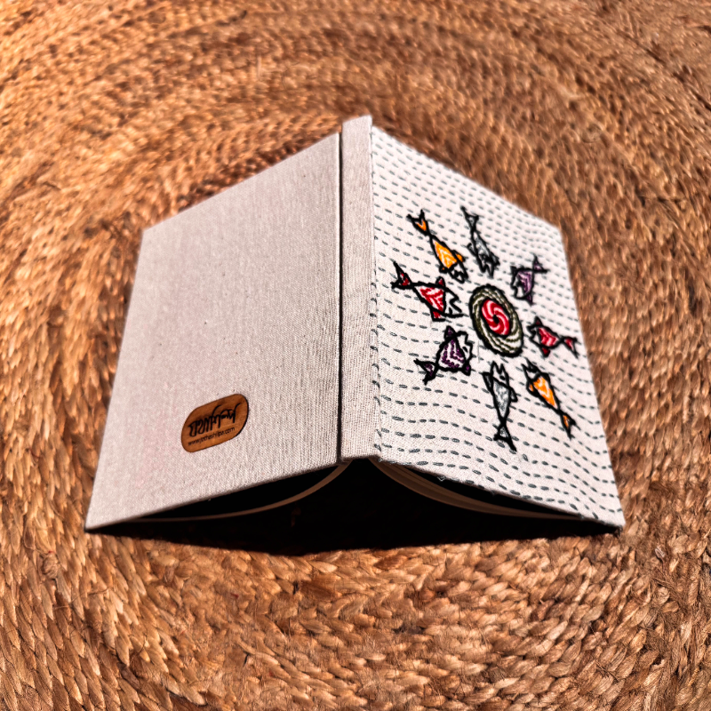 Nakshi Notebook Fish Circle White (Medium)