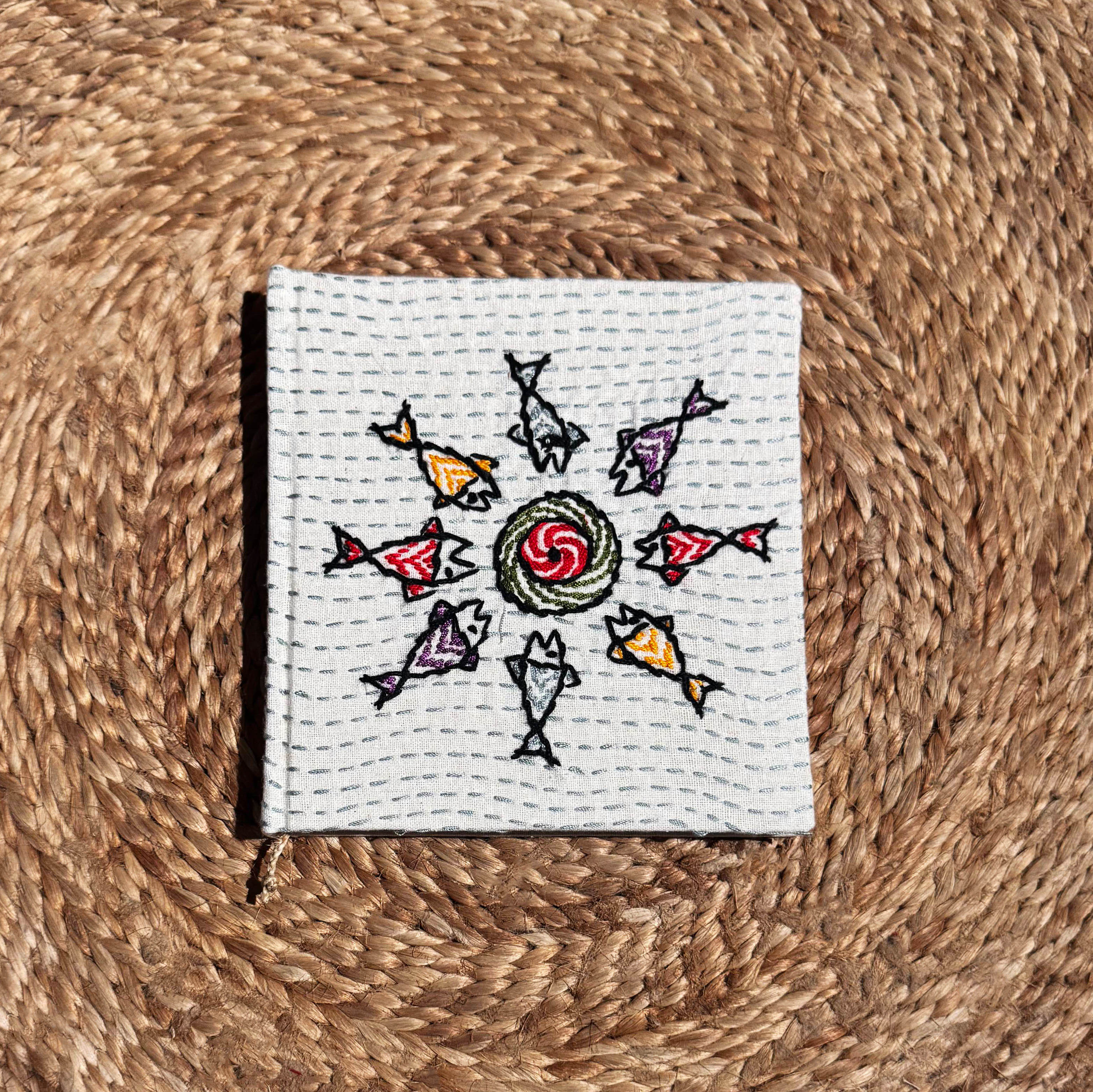 Nakshi Notebook Fish Circle White (Medium)