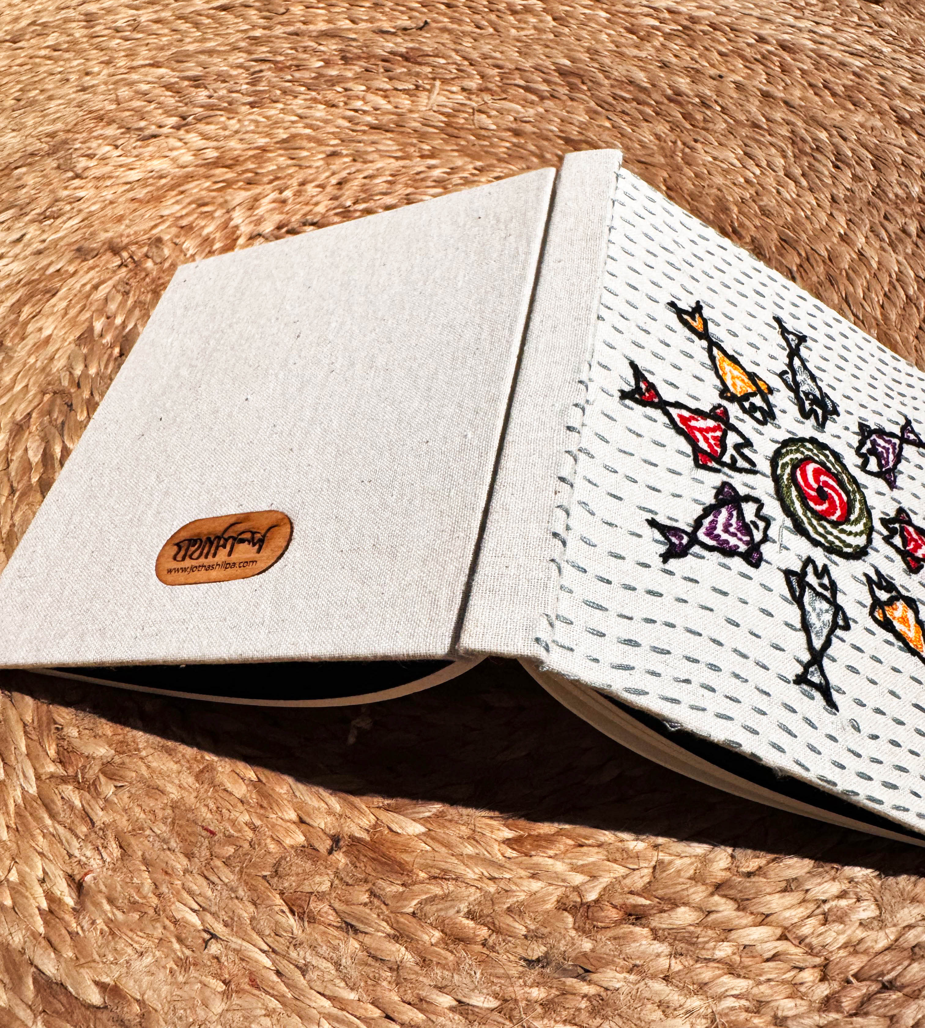Nakshi Notebook Fish Circle White (Medium)